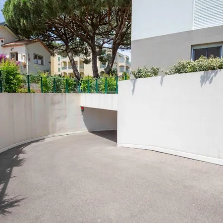Holiday home Les Cigales *